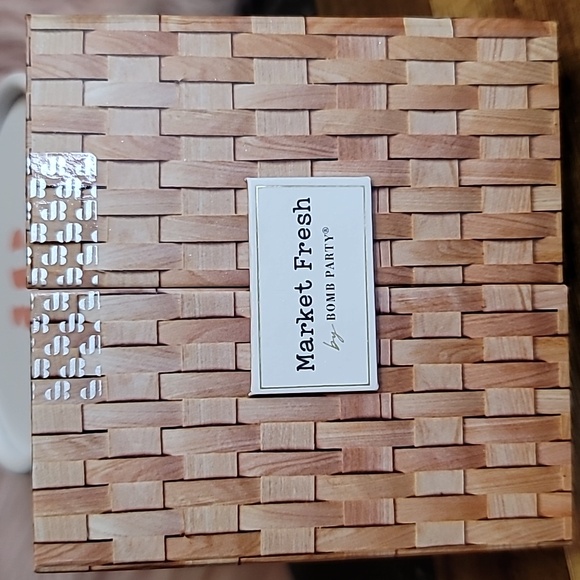 Bomb Party Summertime Flower Truck 2 set post back earrings. Rhodium Plating - Picture 3 of 3